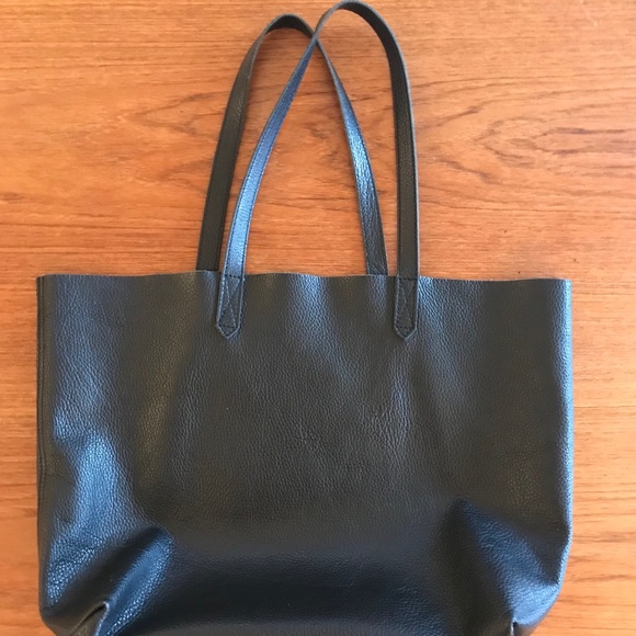 Cuyana Handbags - Cuyana Classic Leather Tote